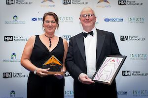 Aquatera’s Business and Sustainable Development Director, Gaynor Jones collecting the Best Exporter award from Paul O’Brien, Scottish Development International